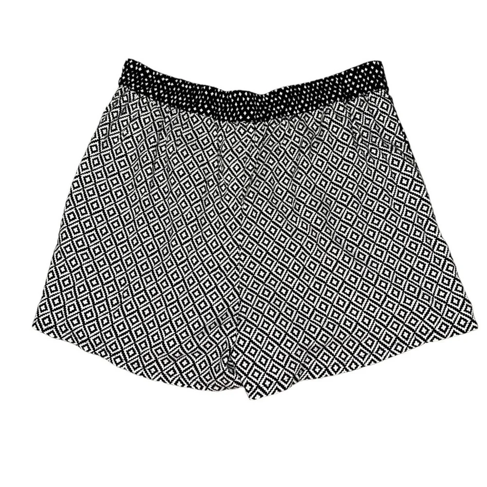 H&M Black And White Tribal Printed Stretch Pull on Viscose Shorts Casual Size 12